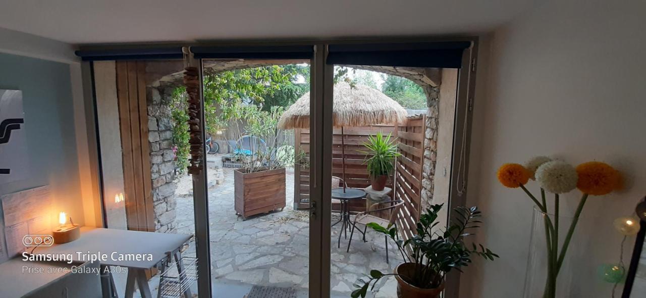 La Cigale Et La Fourmi Apartamento Nîmes Exterior foto