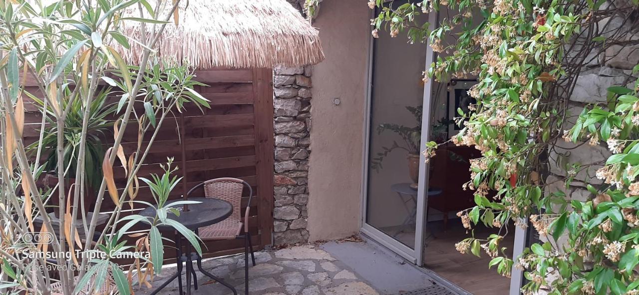 La Cigale Et La Fourmi Apartamento Nîmes Exterior foto