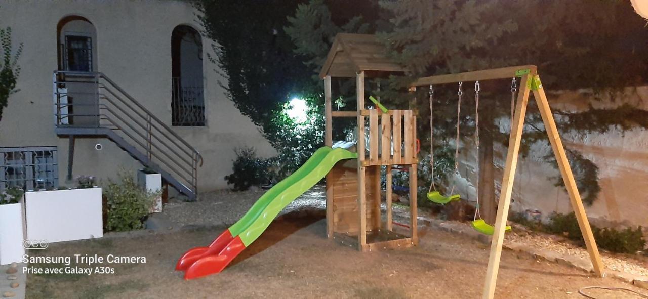 La Cigale Et La Fourmi Apartamento Nîmes Exterior foto