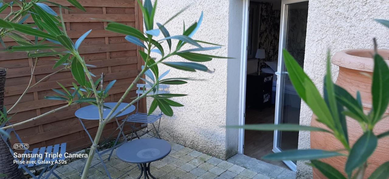 La Cigale Et La Fourmi Apartamento Nîmes Exterior foto