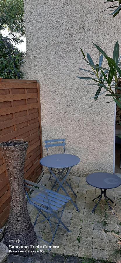 La Cigale Et La Fourmi Apartamento Nîmes Exterior foto